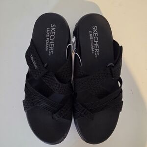 🆕️ Skechers Women's Black Luxe Foam Slip-On Sandals Slides Size 8